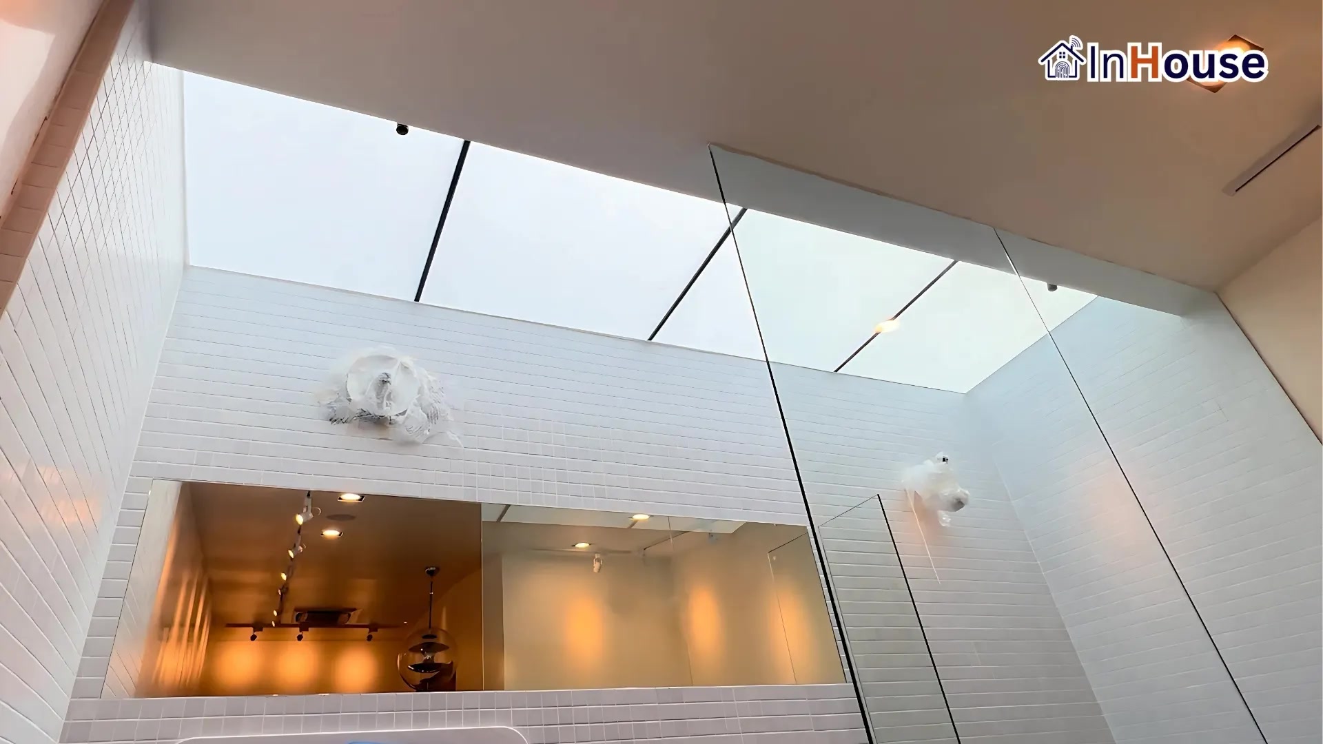 ผลงานติดตั้งฟิล์มไฟฟ้า คุณทัน – Private Bathroom Sky Light โดย InHouse Technology