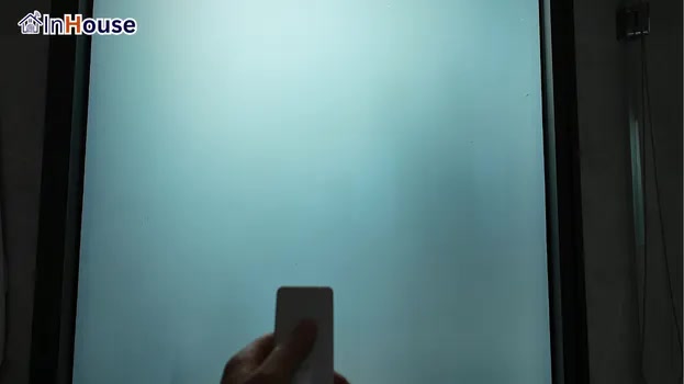 不透明模式增添私密 调光膜 将玻璃切为雾化不透明,使用私密而安全 — Tod先生(Narasiri Topiary)——瞬间把浴室玻璃变私密空间