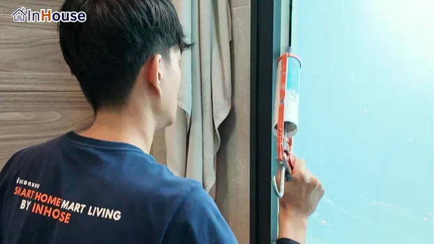 简洁不杂乱的设计 调光膜 以精细收尾替代积灰又杂乱的百叶帘 — Tod先生(Narasiri Topiary)——瞬间把浴室玻璃变私密空间