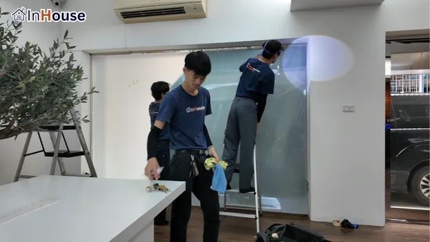 คุมบรรยากาศได้ในคลิกเดียว ฟิล์มไฟฟ้า คุมความเป็นส่วนตัวในออฟฟิศได้ทันใจ — Vas Innovative – ฟิล์มไฟฟ้าห้องทำงานปรับบรรยากาศโปร่งและทึบดั่งใจ