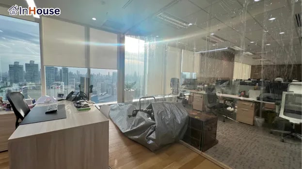กระจกใส ไม่เป็นสัดส่วน ฟิล์มไฟฟ้า ขาดความเป็นส่วนตัวในทุกมุมมอง — Louis Vuitton Thailand – Premium Executive Office