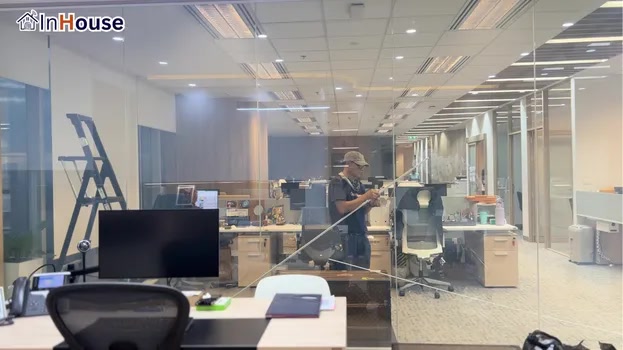 Smart Office Solution ฟิล์มไฟฟ้า ยกระดับภาพลักษณ์องค์กรระดับโลก — Louis Vuitton Thailand – Premium Executive Office