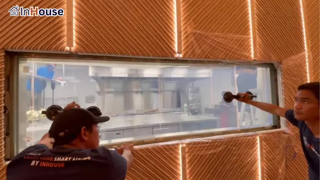 ก่อนติดตั้ง ฟิล์มไฟฟ้า กระจกใส มองเห็นภายใน ไม่เป็นส่วนตัว — Louis Vuitton Thailand – High-End Kitchen Smart Glass