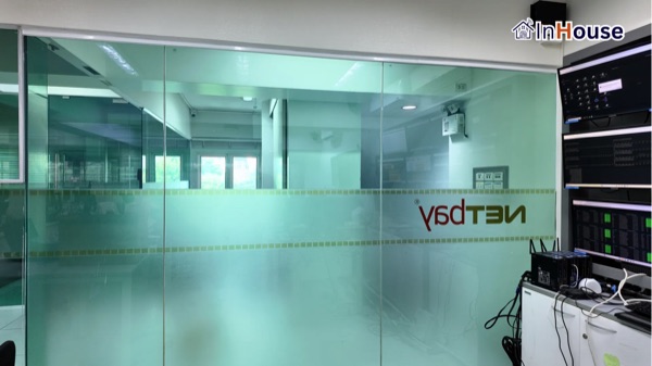 NETbay – จัดการห้องควบคุมให้ทันสมัยด้วยฟิล์มไฟฟ้าคู่ฟิล์มฝ้า ติดตั้งฟิล์มไฟฟ้า โดย InHouse Technology
