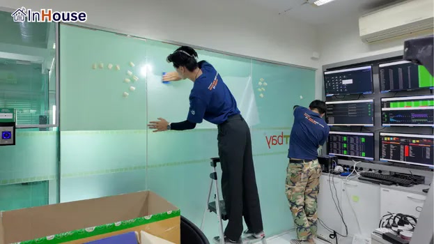 ใส่ใจทุกรายละเอียดงานช่าง ฟิล์มไฟฟ้า ทำงานร่วมกับฟิล์มฝ้าเดิมได้อย่างสมบูรณ์ — NETbay – จัดการห้องควบคุมให้ทันสมัยด้วยฟิล์มไฟฟ้าคู่ฟิล์มฝ้า