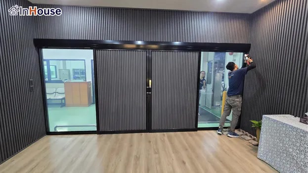ติดตั้งโดยช่าง InHouse ผู้เชี่ยวชาญ ฟิล์มไฟฟ้า สวยงาม ไร้สายไฟรบกวนสายตา — นิฮง เซกิ ไทย – ประตูบานเลื่อน