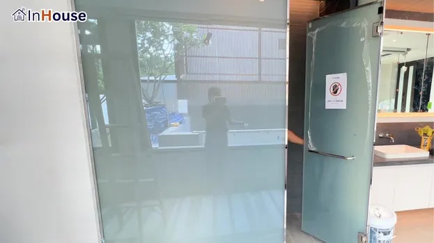 โหมดทึบ ฟิล์มไฟฟ้า มอบความเป็นส่วนตัวที่สมบูรณ์แบบ — Noble Development – Premium Bathroom