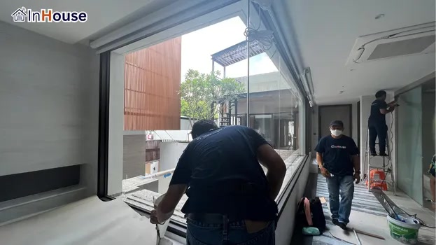 กระจกใส ฟิล์มไฟฟ้า ใม่มีความเป็นส่วนตัว — Noble Development – Premium Bathroom