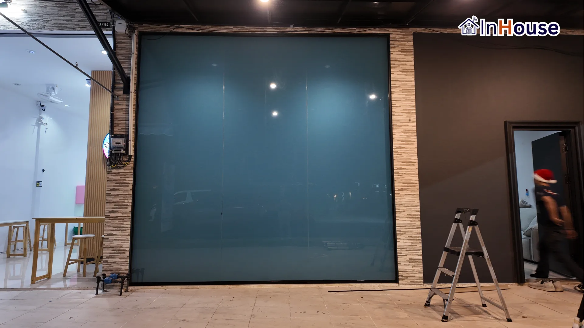 Nova Urban Holding – หน้าร้านชลบุรี Smart Privacy คุมห้องทำงานได้ทันใจ