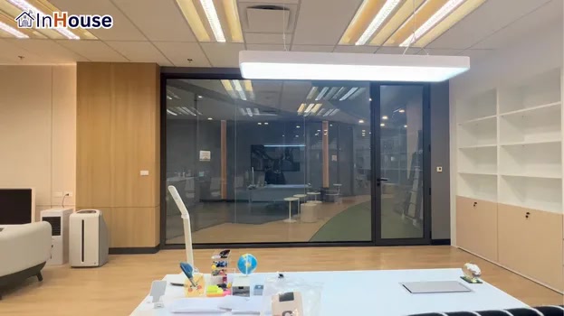 โหมดใส ฟิล์มไฟฟ้า คืนมุมมองโปร่งกว้างให้พื้นที่สำนักงาน — P 17 – Premium Executive Office