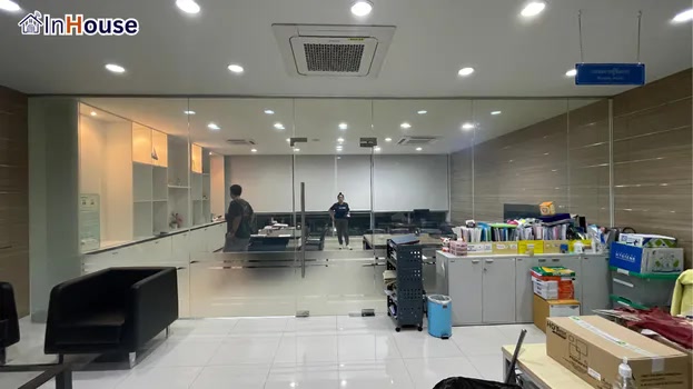 โหมดใส สร้างบรรยากาศที่เปิดกว้าง ฟิล์มไฟฟ้า เปิดกว้าง ไม่แคบ ไม่ทึบ ไม่อึดอัด — Peerapat Tech – ห้องทำงานผู้บริหาร