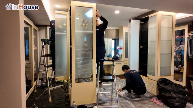 ทีมช่างติดตั้งฟิล์มไฟฟ้า ฟิล์มไฟฟ้า ช่าง InHouse ติดฟิล์มบานตู้โชว์ — Perfect Place Phase 9 – ฟิล์มไฟฟ้า ตู้โชว์ของสะสม