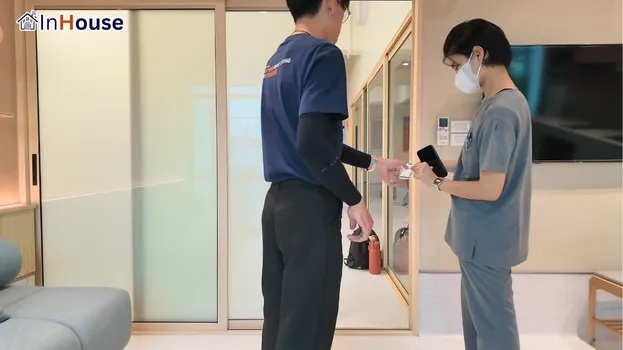 ใช้งานง่าย ยกระดับภาพลักษณ์คลินิก ฟิล์มไฟฟ้า ควบคุมง่ายผ่านรีโมท คลินิกดูน่าเชื่อถือทันสมัย — PETiS Animal Hospital – ฟิล์มไฟฟ้าคลินิกสัตว์สะอาดปลอดภัยไร้ม่านกักฝุ่น