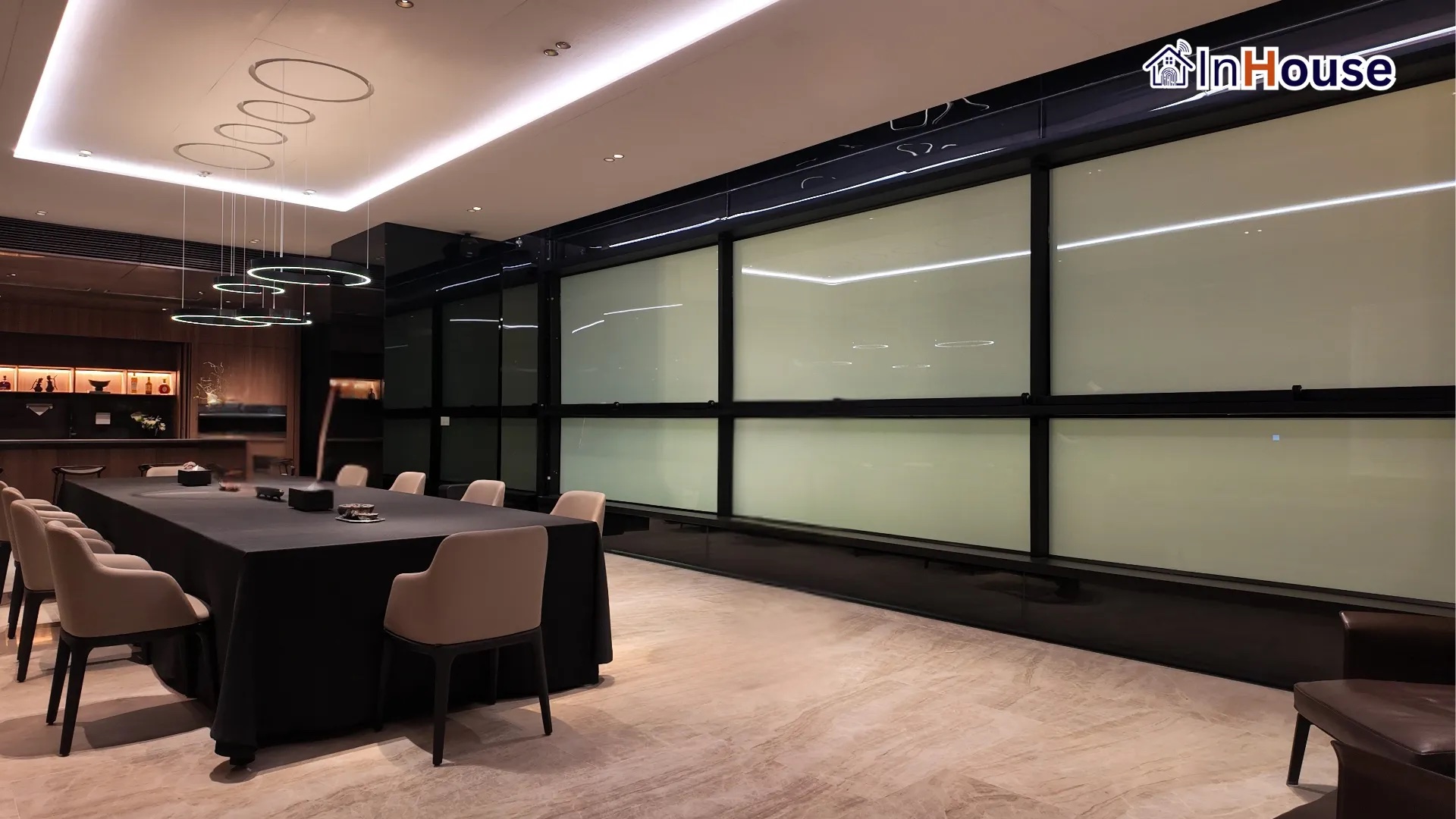 Porsche Design Tower – เสริมความลักซ์ชัวรีบนประตูเลื่อนสุดล้ำ