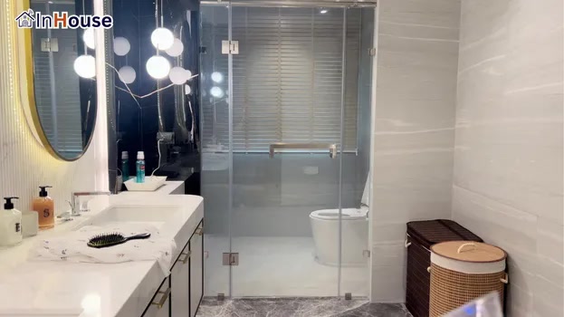 โหมดใส ฟิล์มไฟฟ้า คืนความโปร่งให้ห้องน้ำไม่มืดทึบ — Q House Avenue – Private Residence Smart Glass Bathroom
