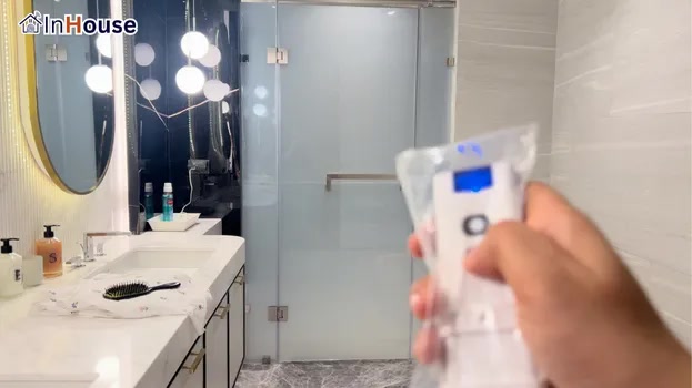 โหมดทึบ ฟิล์มไฟฟ้า ให้ความเป็นส่วนตัวในคลิกเดียว — Q House Avenue – Private Residence Smart Glass Bathroom