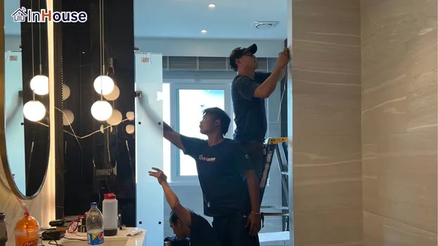 เริ่มต้นติดตั้งกระจกอัจฉริยะ ฟิล์มไฟฟ้า เปลี่ยนพื้นที่ให้ทันสมัย — Q House Avenue – Private Residence Smart Glass Bathroom
