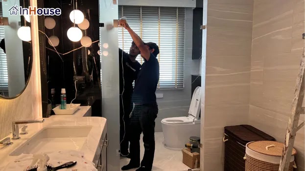 ติดตั้งด้วยทีมช่าง InHouse ฟิล์มไฟฟ้า ความเชี่ยวชาญระดับมืออาชีพ — Q House Avenue – Private Residence Smart Glass Bathroom