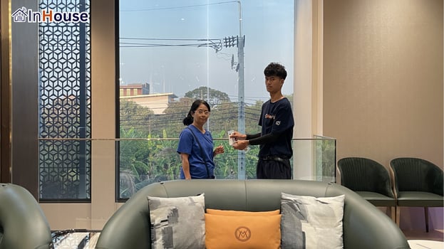 ส่งมอบงานและสอนใช้งาน ฟิล์มไฟฟ้า ส่งมอบพร้อมสอนสลับใส-ทึบให้ลูกค้า — Sirathana Engineering – ฟิล์มไฟฟ้า กระจก Double Volume