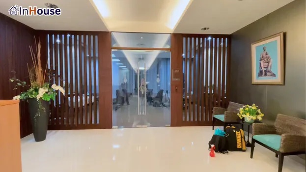 สมาร์ทในเสี้ยววินาที ฟิล์มไฟฟ้า กดเปลี่ยนกระจกใสเป็นทึบสนิทเพื่อประชุมส่วนตัว — Siriraj Piyamaharajkarun – ห้องผู้บริหารสร้างความสมาร์ทในเสี้ยววินาที
