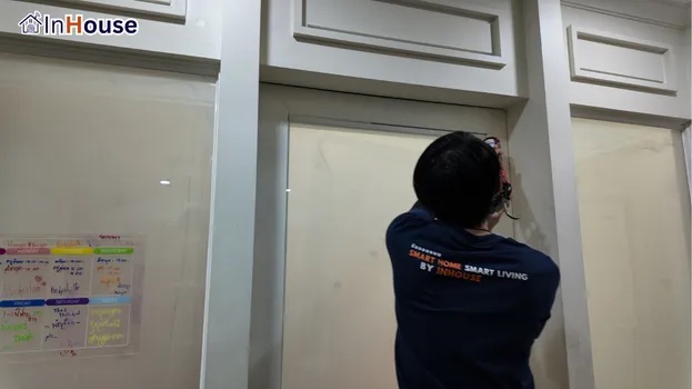 โหมดทึบ มอบความเป็นส่วนตัวขั้นสุด ฟิล์มไฟฟ้า กดทึบให้นอนหลับสงบและเป็นส่วนตัว — คุณซัน – ฟิล์มไฟฟ้าห้องนอนบอกลาฝุ่นสะสมเพื่อสุขภาพที่ดีกว่า