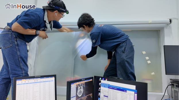 ติดตั้งฟิล์มไฟฟ้า ฟิล์มไฟฟ้า ทีมช่างประจำ InHouse ติดตั้งเอง — โรงพยาบาลสงขลานครินทร์ – ฟิล์มไฟฟ้า ผนังกระจกห้อง CT Scan