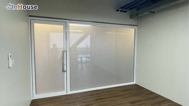 สีขาวขุ่นบดบังสายตาได้ 100% ฟิล์มไฟฟ้า เหมาะสำหรับการประชุมลับ — SSS – Executive Private Office