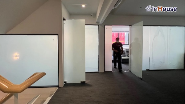 SWD – Smart Office และระบบห้องประชุมอัจฉริยะสำหรับออฟฟิศยุคใหม่ ติดตั้งฟิล์มไฟฟ้า โดย InHouse Technology