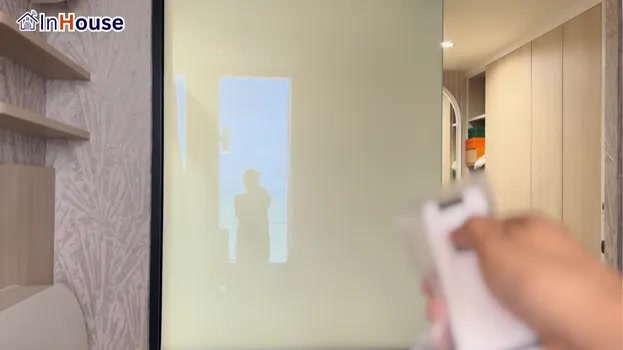 ควบคุมง่าย สั่งการด้วยรีโมท ฟิล์มไฟฟ้า เปลี่ยนสถานะทันที สะดวกสบายสูงสุด — Taraya Condominium – Seaview Bathroom