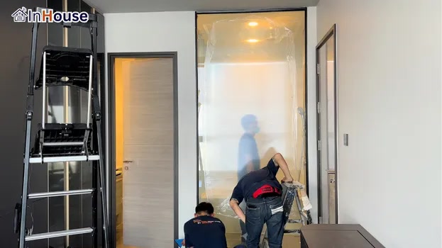 ห้องน้ำดูโปร่งกว้าง ฟิล์มไฟฟ้า ไม่มืดทึบ โชว์การตกแต่งภายในสวยงาม — คุณโย (The Crest Park Residences) – กระจกอัจฉริยะสำหรับห้องน้ำ