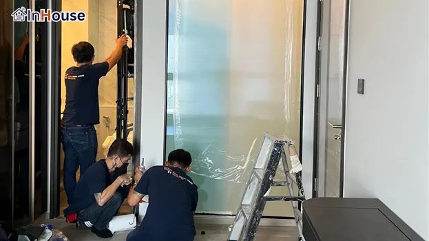 เทคนิคการซ่อนสายไฟโดยช่าง InHouse ฟิล์มไฟฟ้า ซ่อนสายไฟมิดชิด ไม่รบกวนดีไซน์หรู — คุณโย (The Crest Park Residences) – กระจกอัจฉริยะสำหรับห้องน้ำ