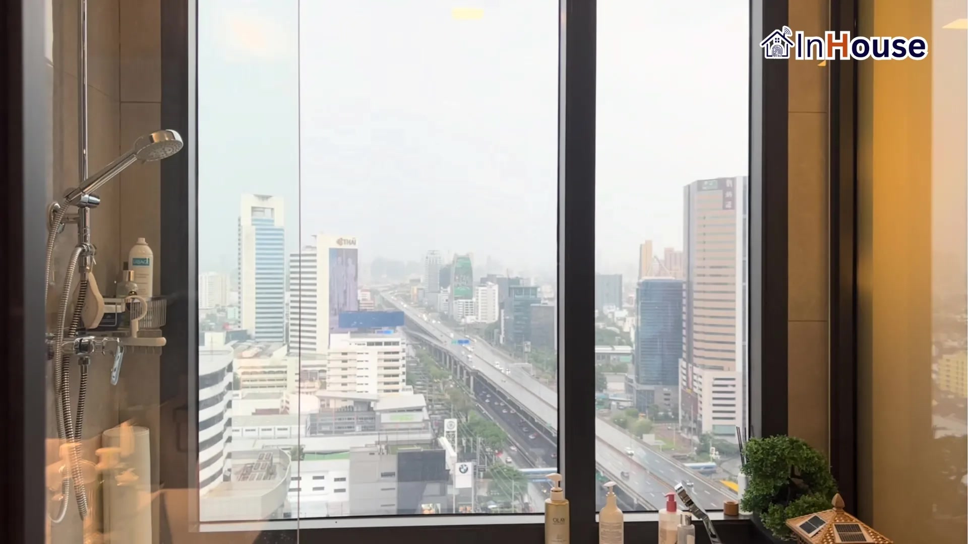 ผลงานติดตั้งฟิล์มไฟฟ้า คุณหนิง (The Privacy Jatujak) – เปลี่ยนลุค Sexy Bath ให้เป็นส่วนตัว โดย InHouse Technology