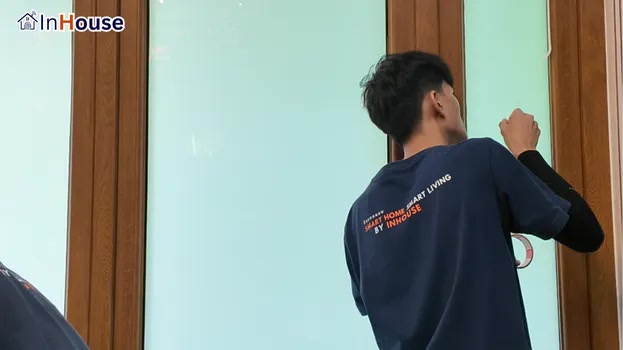 กดทึบเป็นส่วนตัวทันที ฟิล์มไฟฟ้า เมื่อกดทึบ ฟิล์มไฟฟ้ากั้นสายตาให้ห้องประชุมเป็นส่วนตัว — บริษัท ทิพย์สมัย จำกัด – ฟิล์มไฟฟ้าแบ่งห้องสำนักงานให้เป็นส่วนตัว