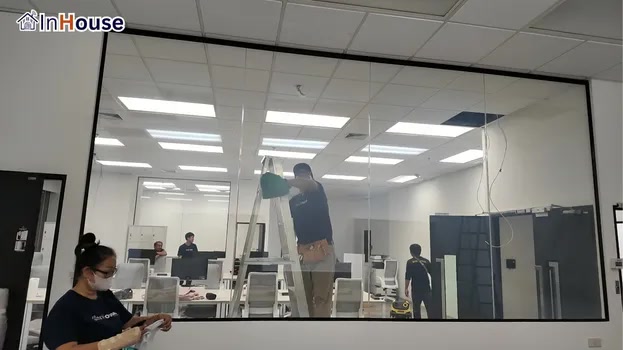 Smart Office Solution ฟิล์มไฟฟ้า ยกระดับดีไซน์ด้วยเทคโนโลยี — Upbit – ฟิล์มไฟฟ้าสำหรับห้องทำงาน เพิ่มภาพลักษณ์ที่ทันสมัยให้องค์กร