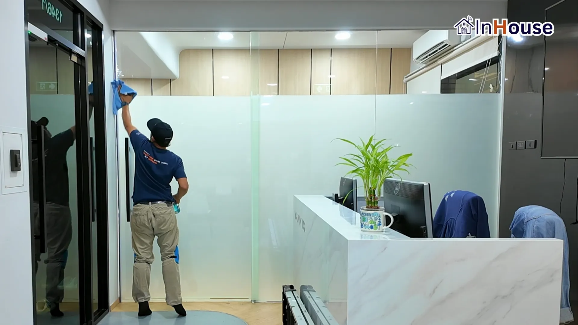 ผลงานติดตั้งฟิล์มไฟฟ้า Smart Film · Yannix – Smart Partial Privacy Meeting Room · โดย InHouse