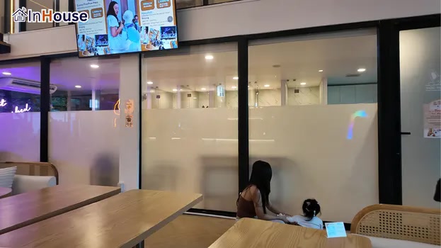 ตอบโจทย์ทุกช่วงเวลา ฟิล์มไฟฟ้า สร้างพื้นที่ส่วนตัวให้น้องหมาน้องแมวพักผ่อนได้อย่างสงบ — Zucca – คาเฟ่สัตว์เลี้ยง